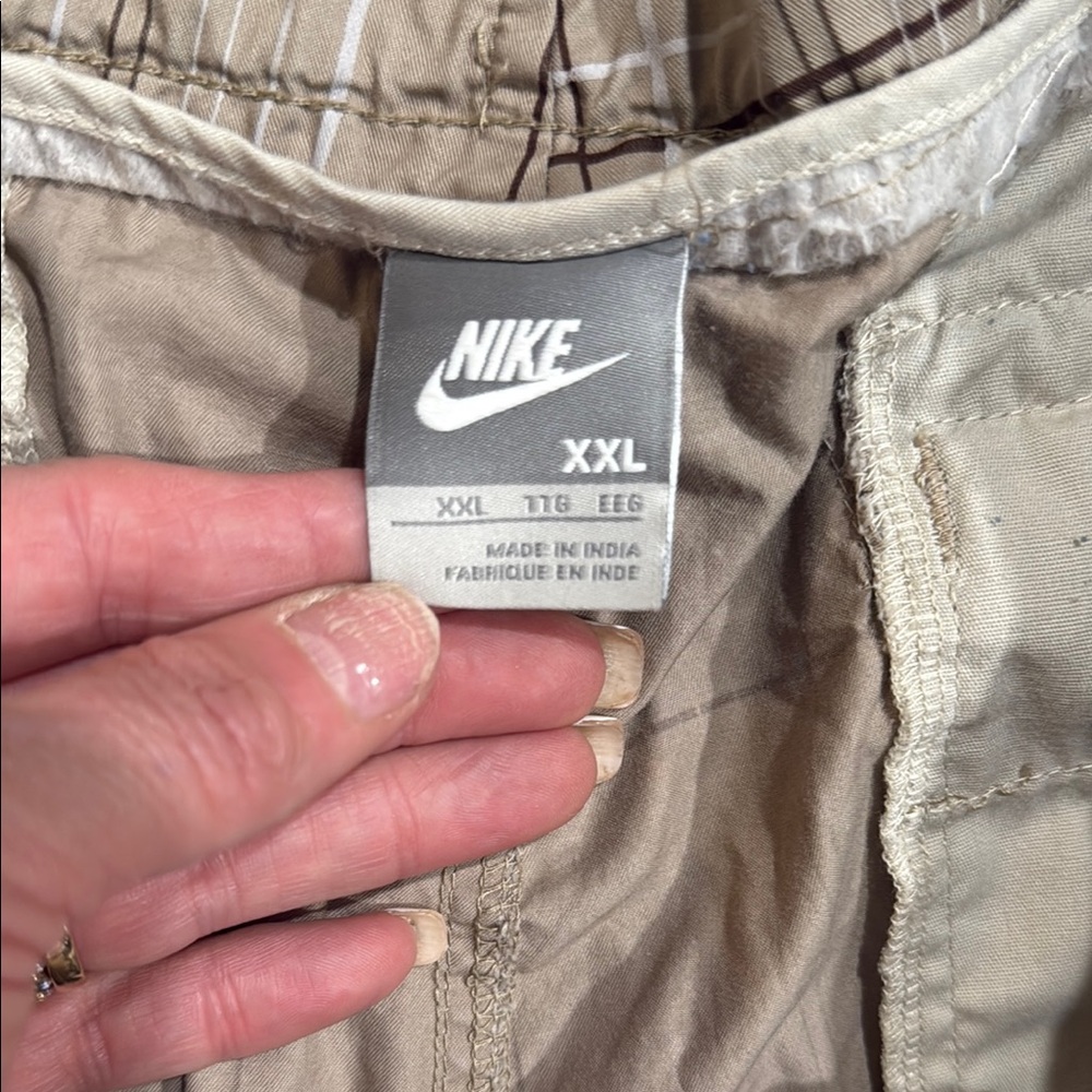 Nike Men's Tan Plaid Cargo Shorts - Picture 2 of 8